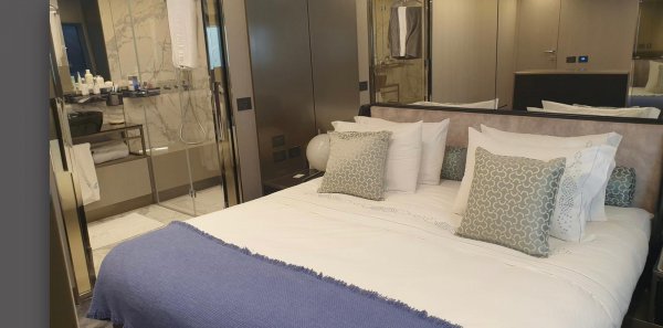 Ferretti 850