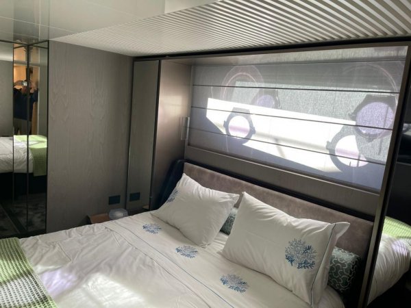 Ferretti 850