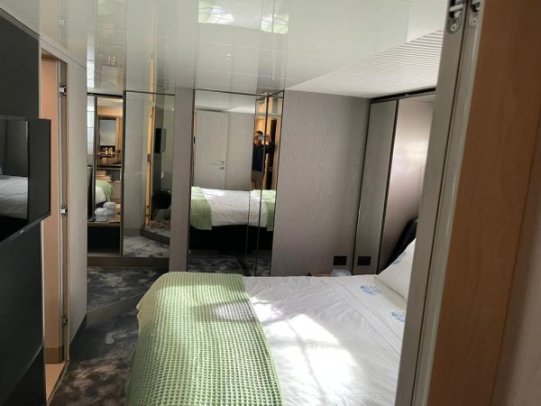Ferretti 850