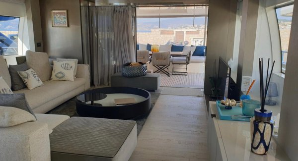 Ferretti 850