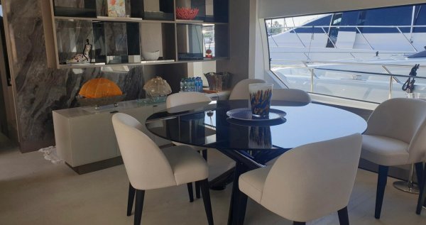 Ferretti 850