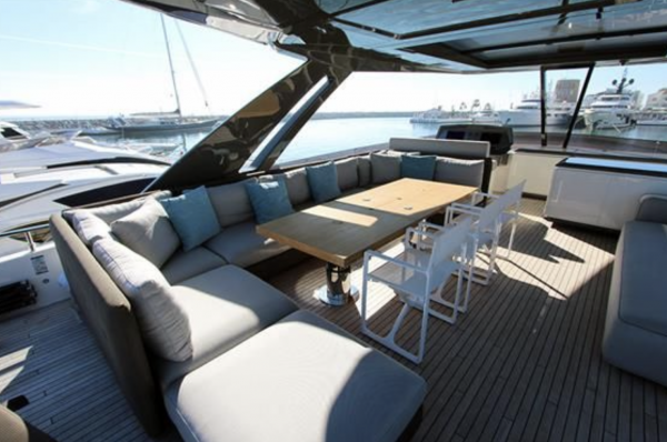 Ferretti 850