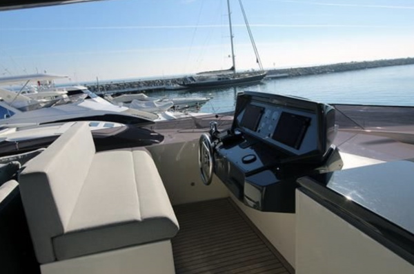 Ferretti 850