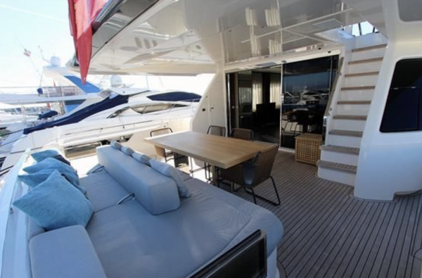 Ferretti 850