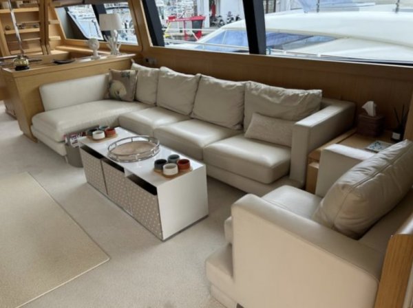 Ferretti 800