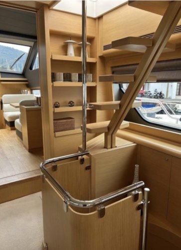 Ferretti 800