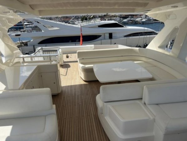 Ferretti 800
