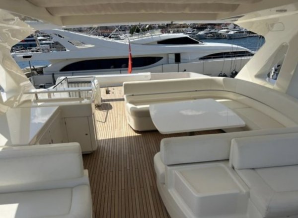 Ferretti 800